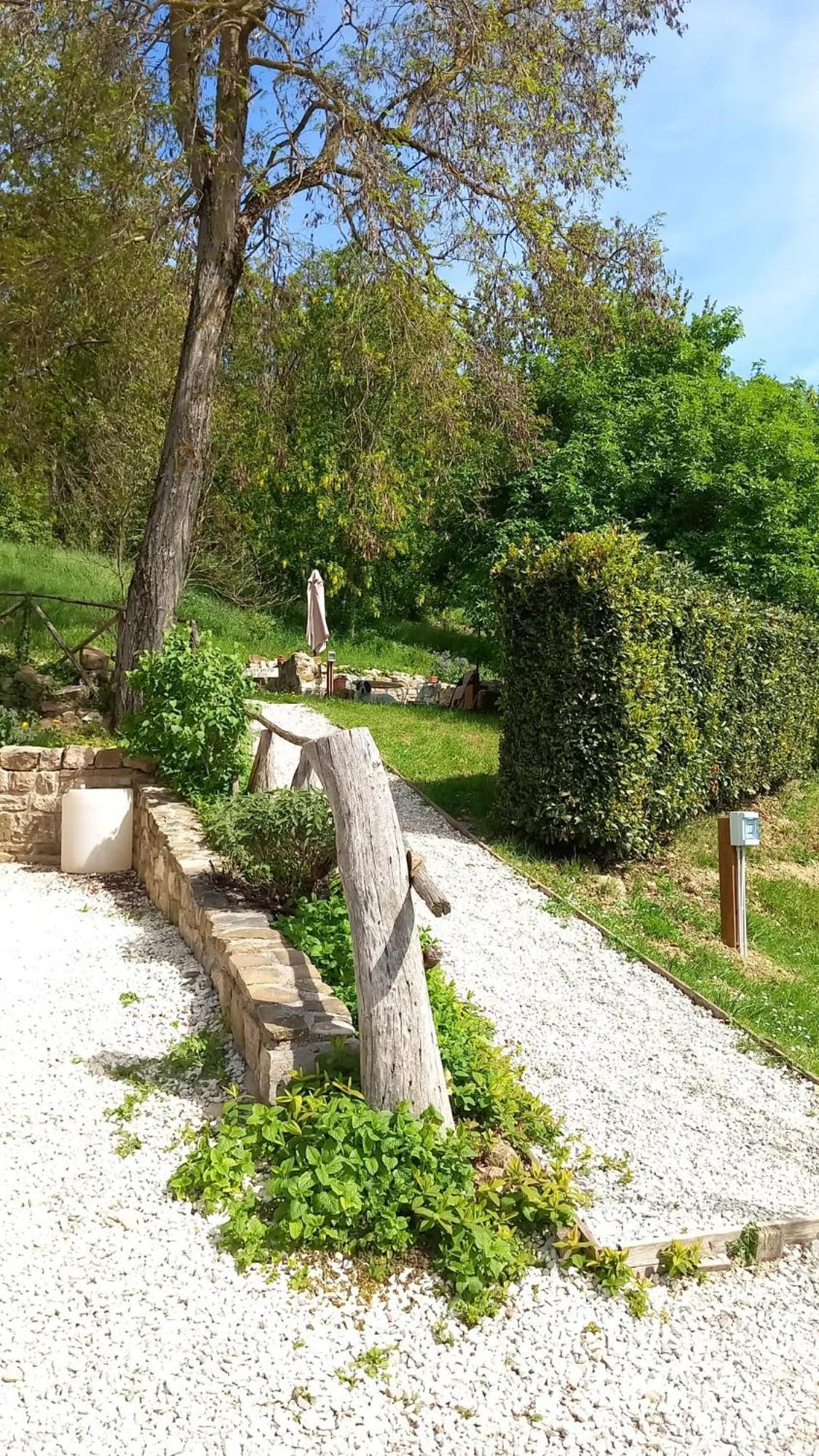 Agriturismo Montesalce Gubbio Luaran gambar